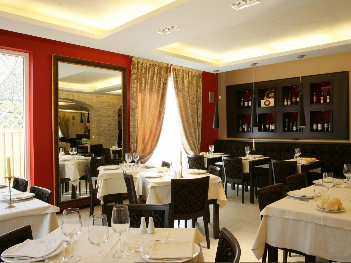 Albergo Ristorante Marcheno Exterior foto